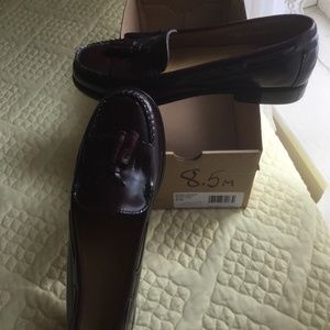 Almost new Burgundy Bass "Jackie" Sz 8.5 Loafer